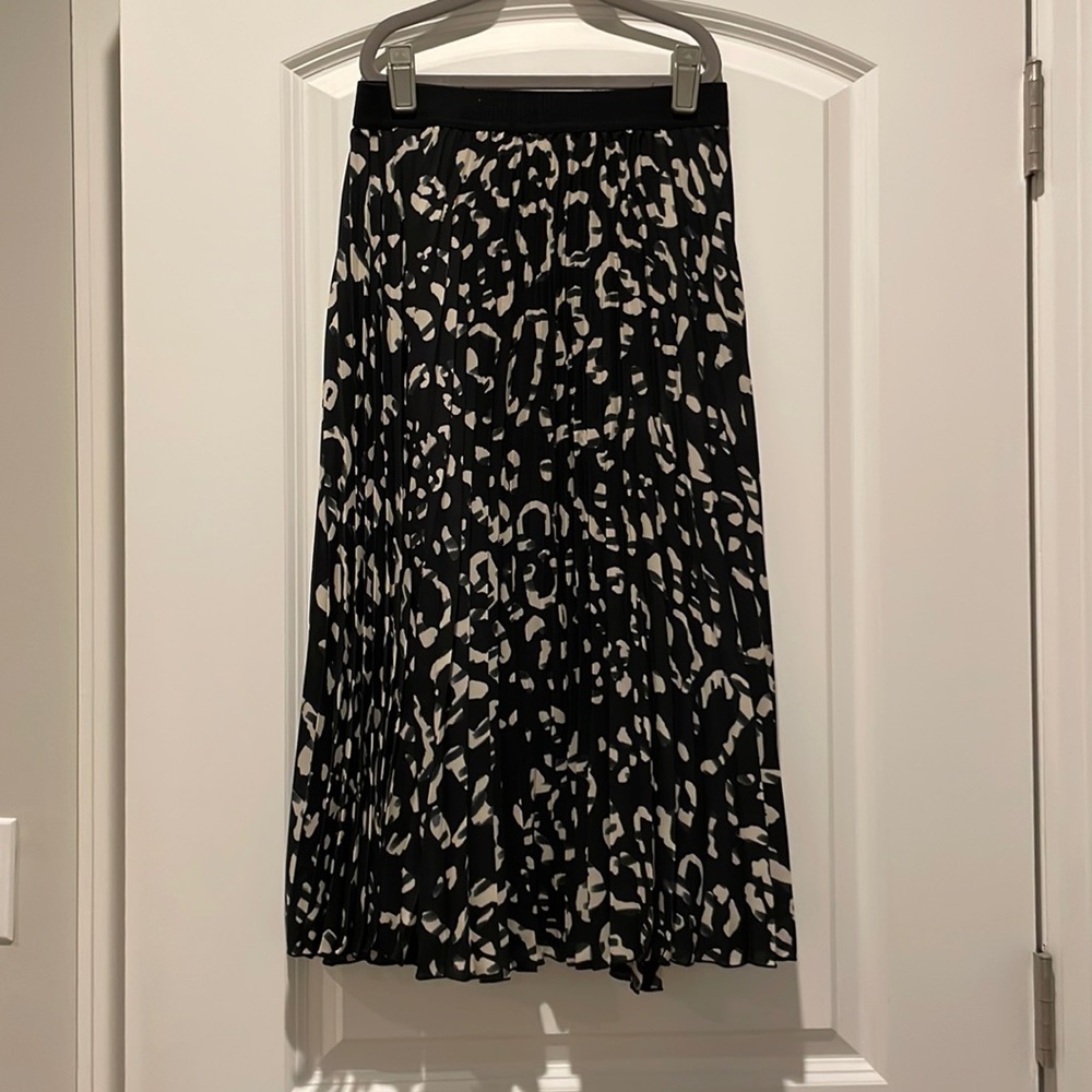 Pleated midi skirt